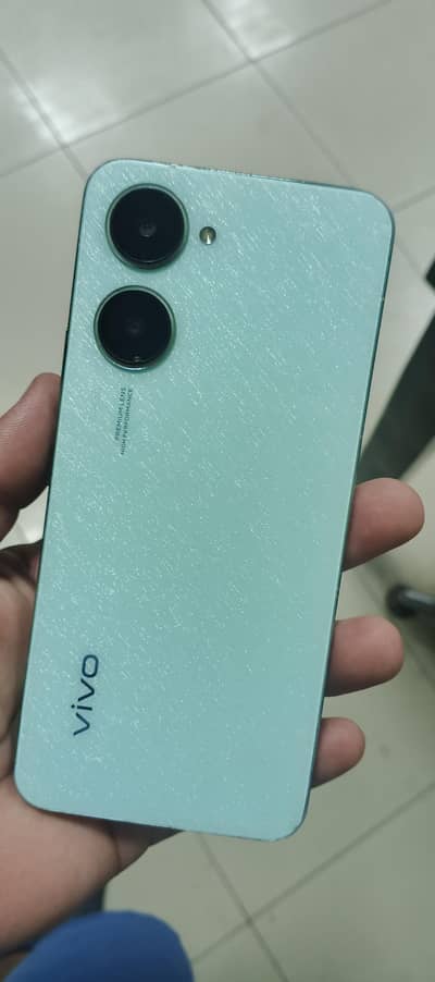 vivo y 03 ,(4+4/128)