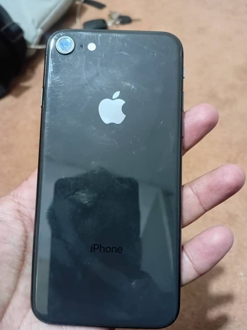 Iphone 8 10/10 condition 2