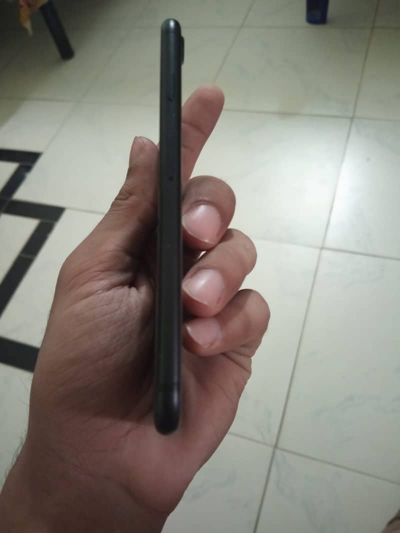 Apple iPhone 7 3