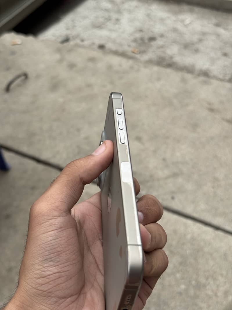 Apple iPhone 15 Pro Max 1