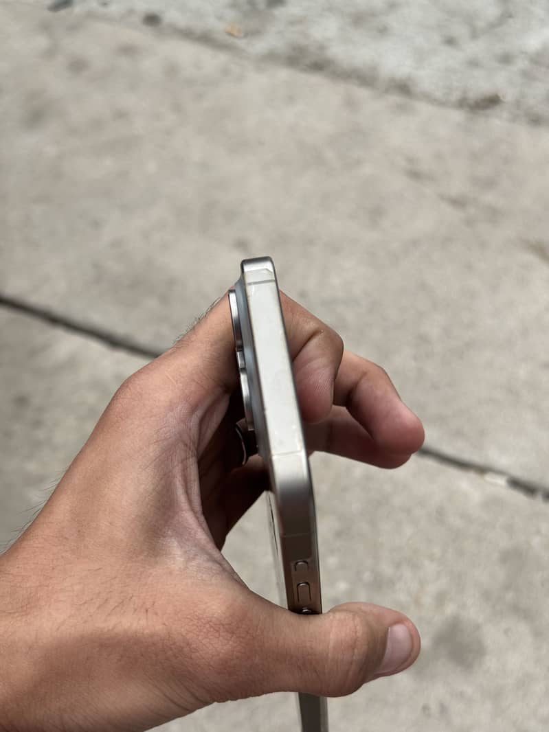 Apple iPhone 15 Pro Max 2