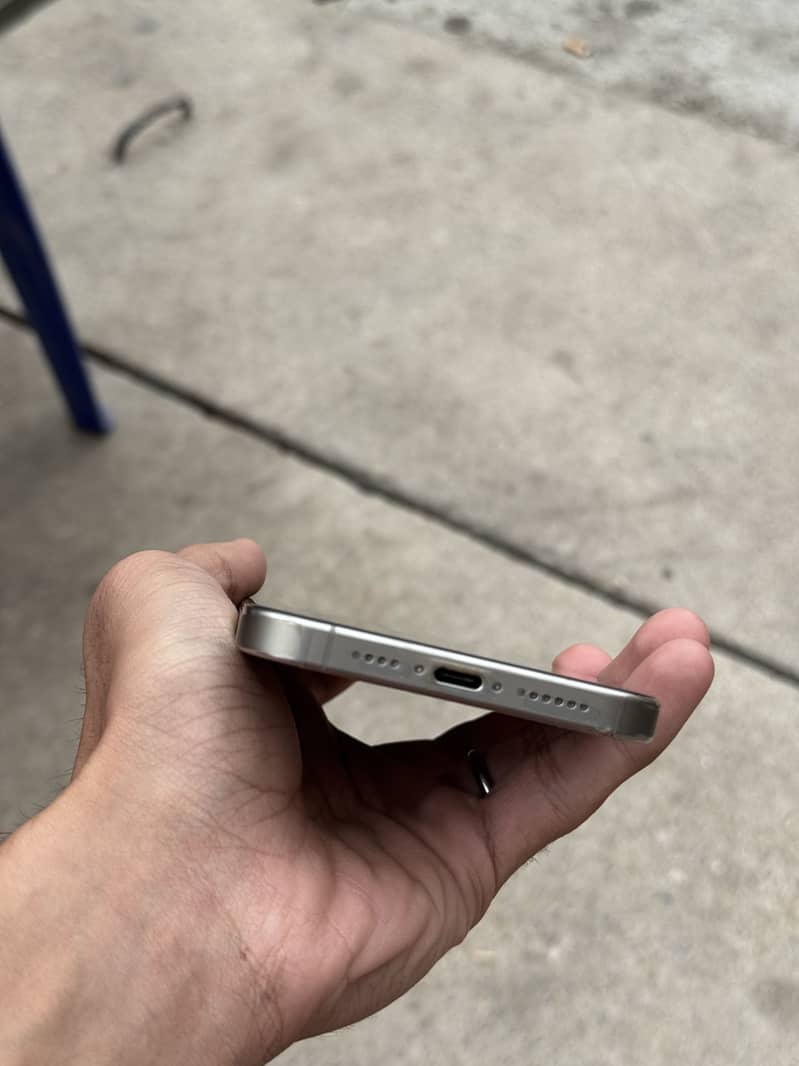 Apple iPhone 15 Pro Max 6