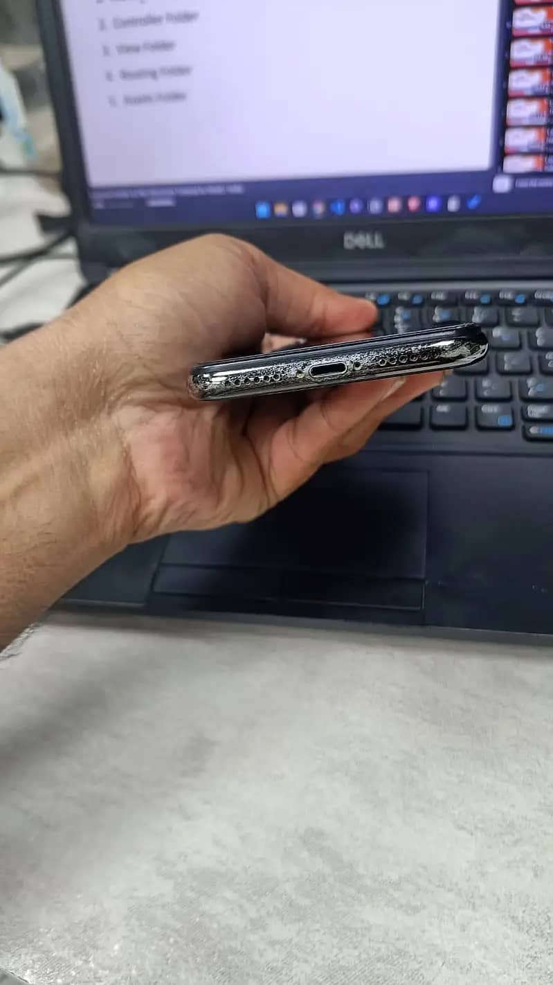 Apple iPhone X 5