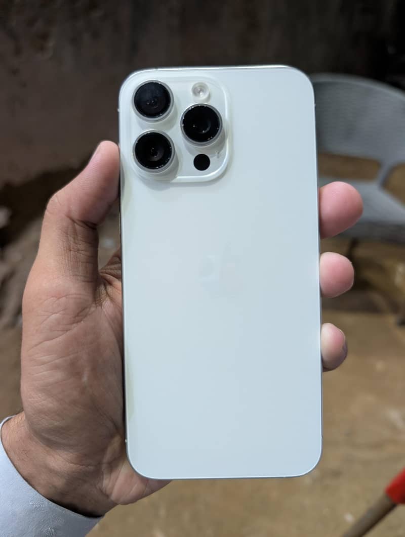 Google pixel 8 pro. 3