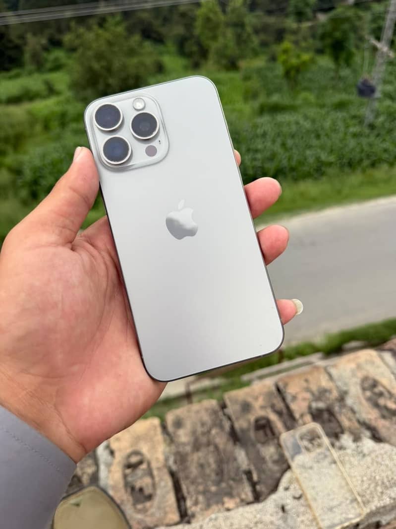 iPhone 15 pro max 3