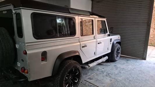 Land Rover Defender 2006