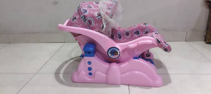 Baby sewing cot
