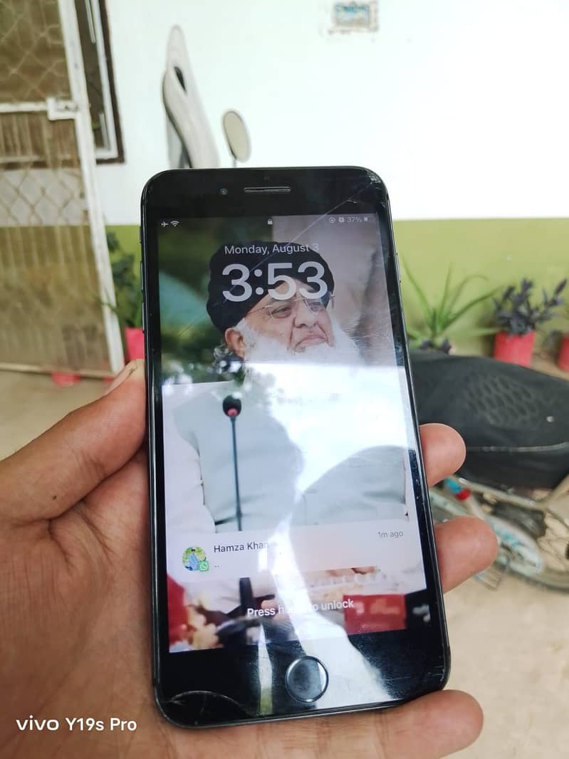 Apple iPhone 8 Plus 0