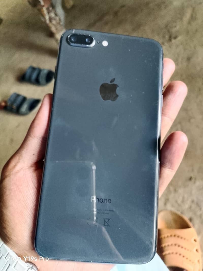 Apple iPhone 8 Plus 4