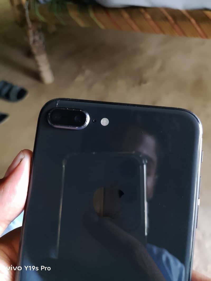 Apple iPhone 8 Plus 5