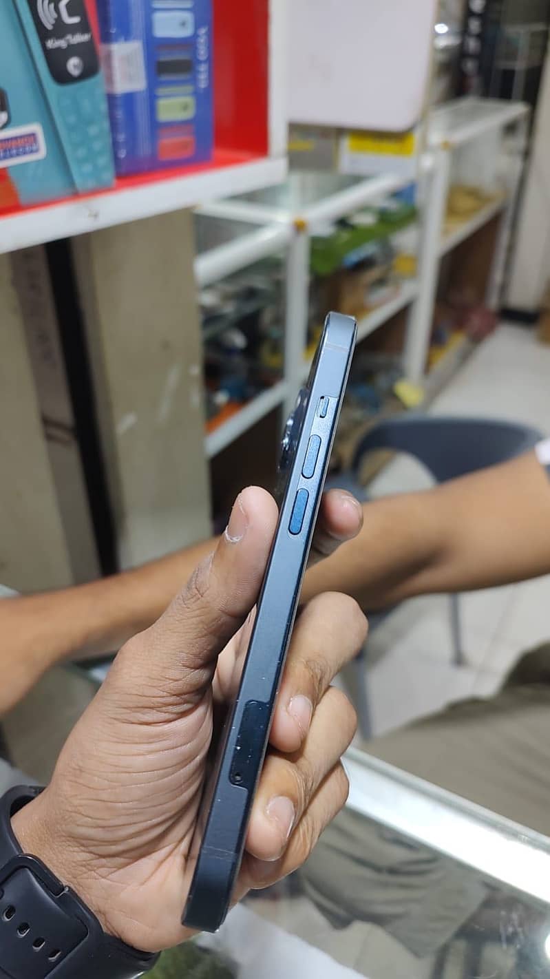 Apple iPhone 13 2