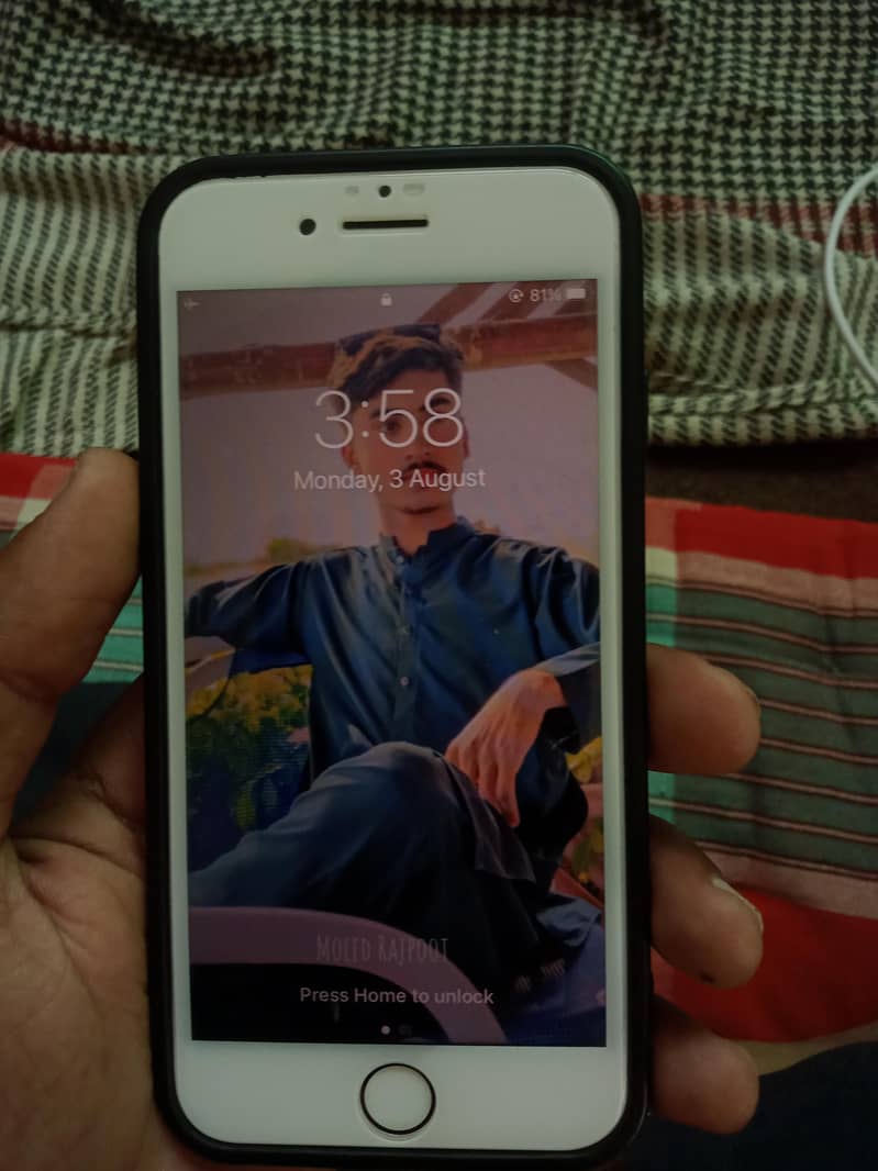 Apple iPhone 7 0