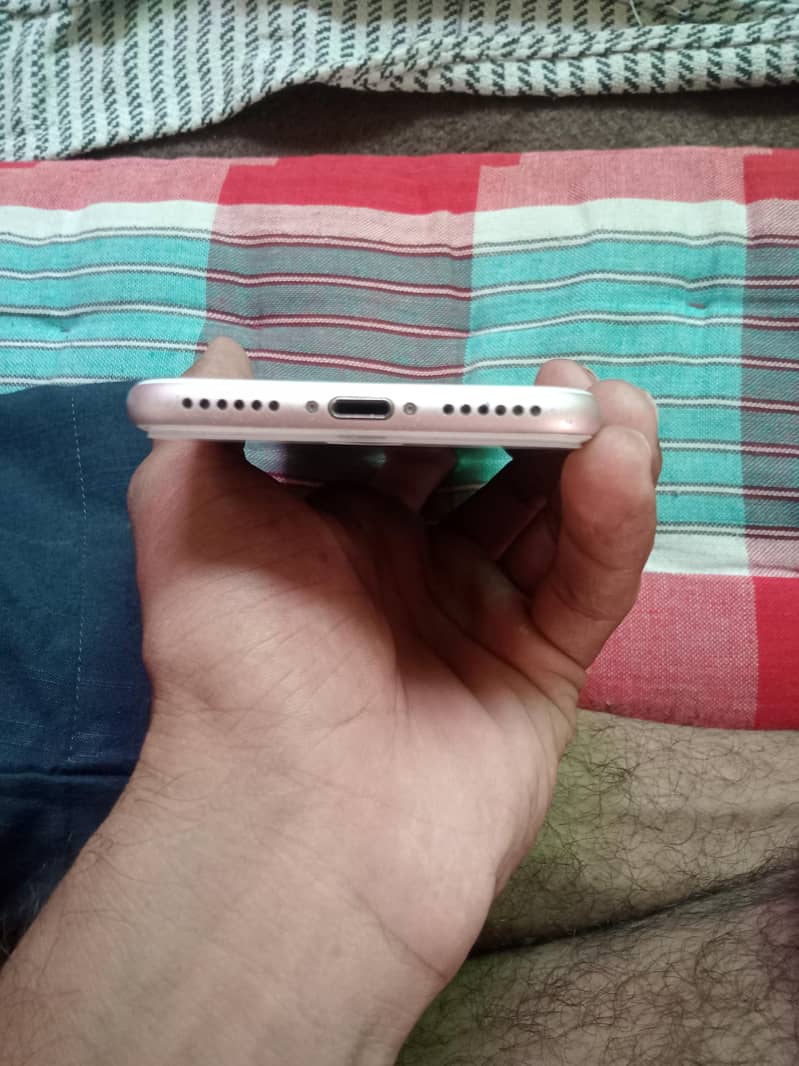 Apple iPhone 7 3
