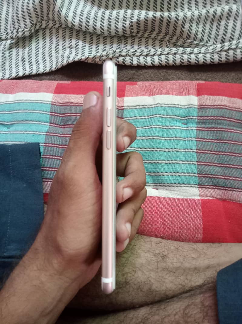 Apple iPhone 7 4
