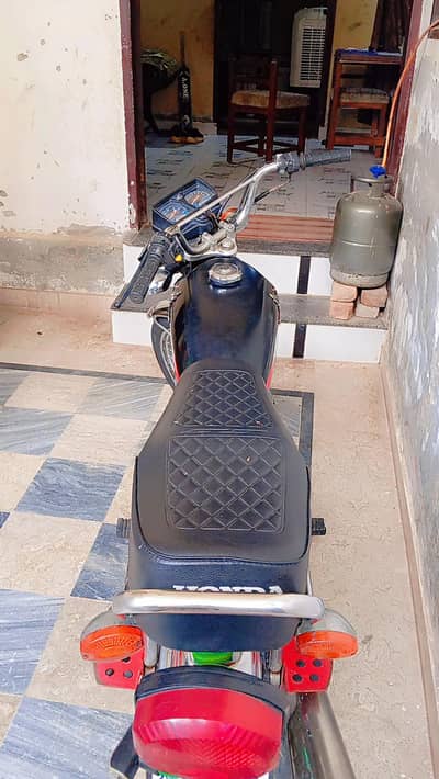 one hand used honda 125 available
