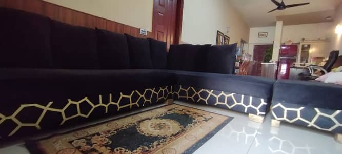 L-Shape Sofa Set | 8 Cushions | Excellent Condition | Modern Design