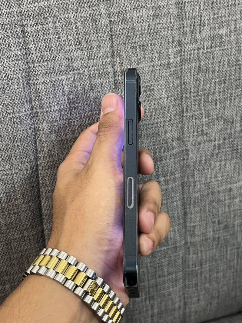 Apple iPhone 13 2