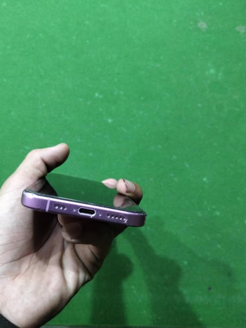 Apple iPhone 16 2