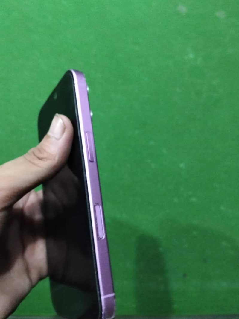 Apple iPhone 16 3