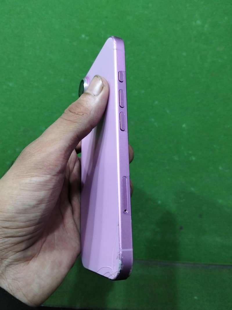 Apple iPhone 16 4