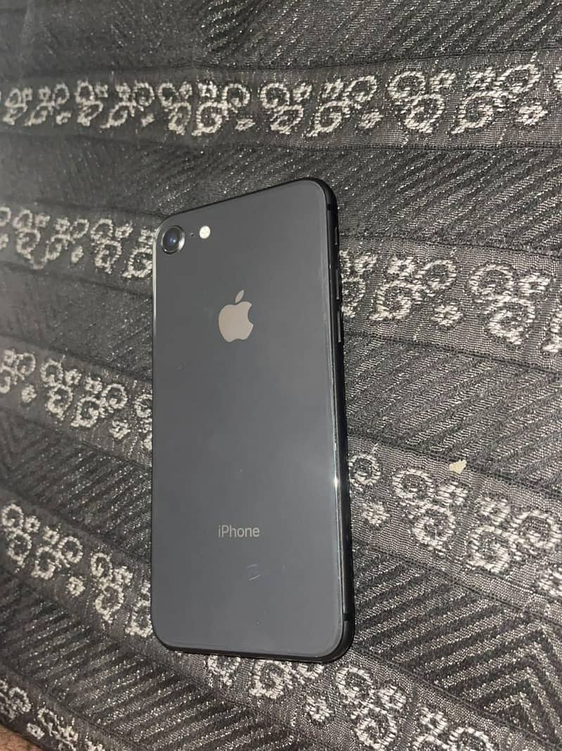 Apple iPhone 8 1