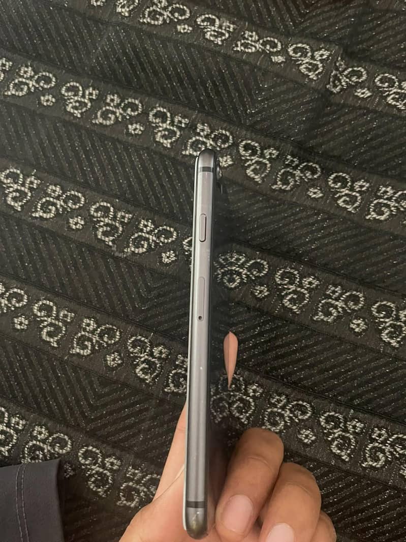 Apple iPhone 8 3