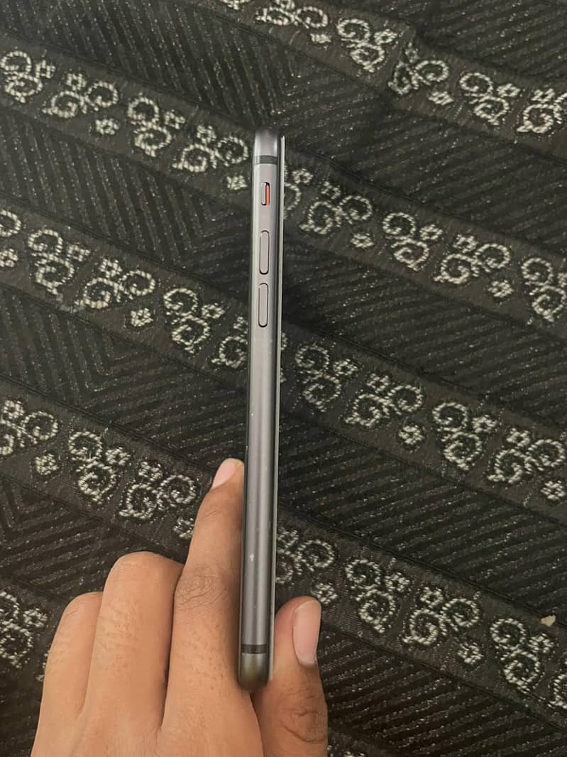 Apple iPhone 8 4