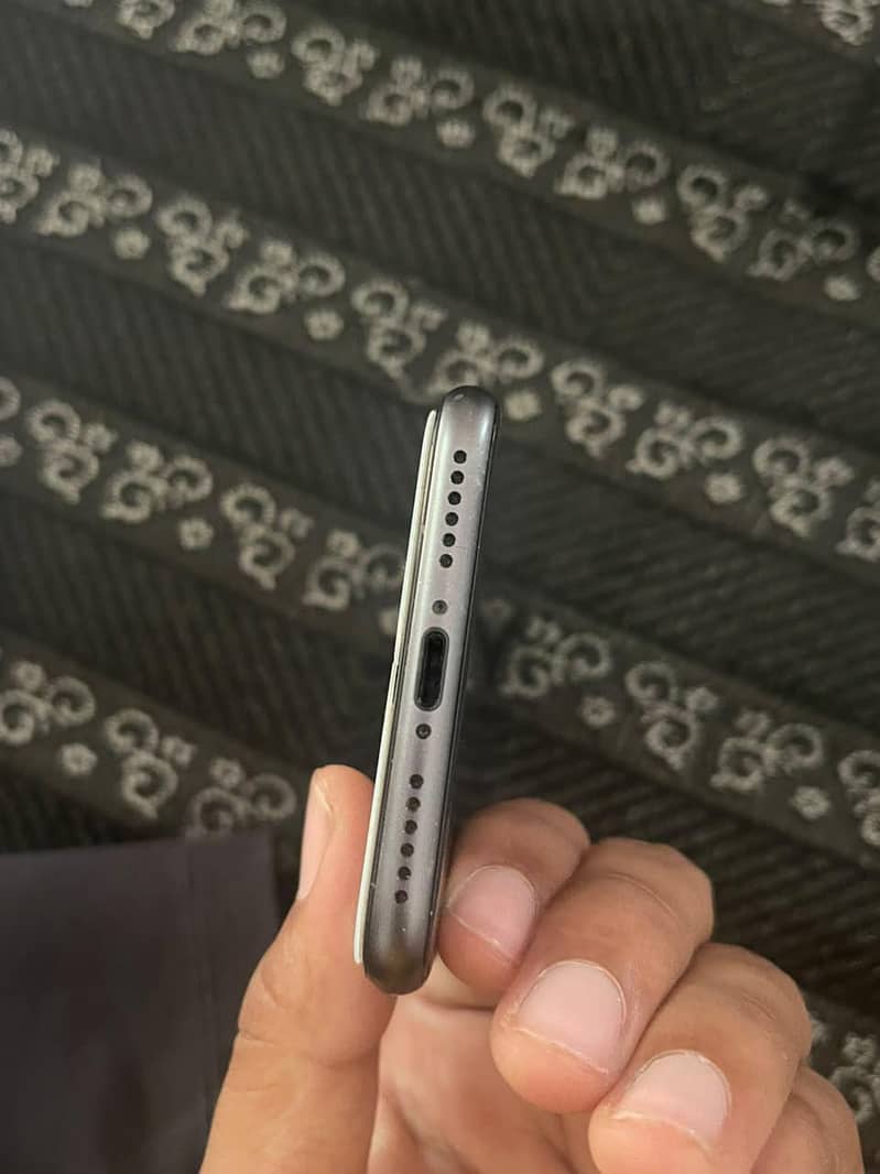 Apple iPhone 8 6