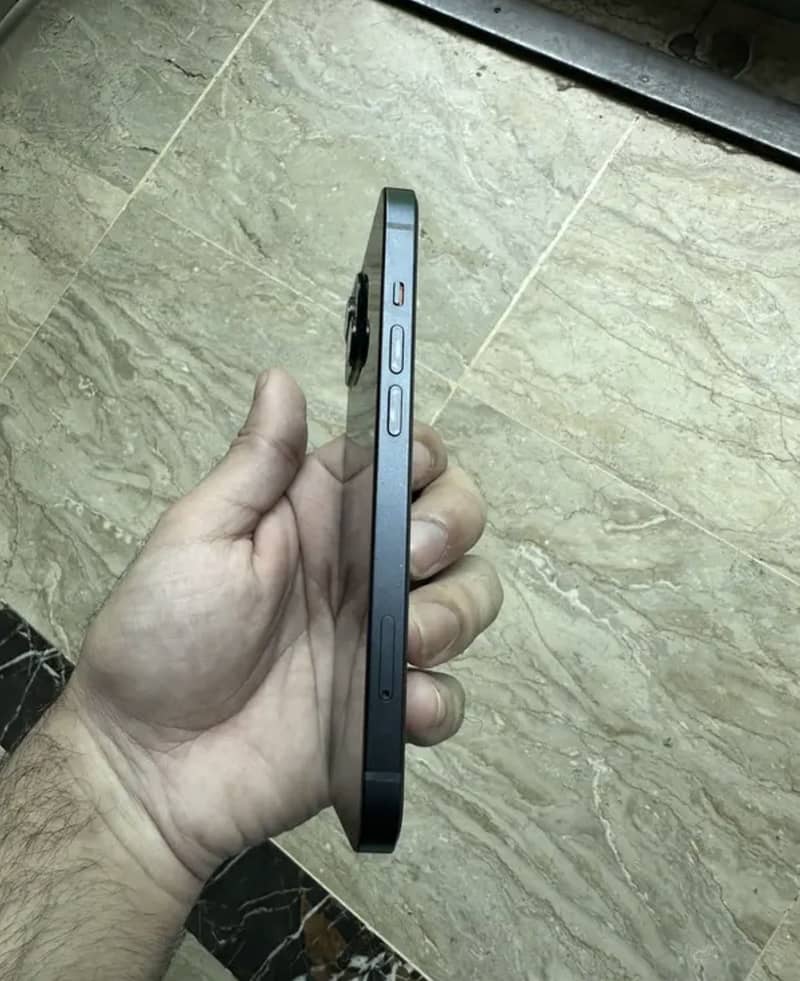 Apple iPhone 13 1