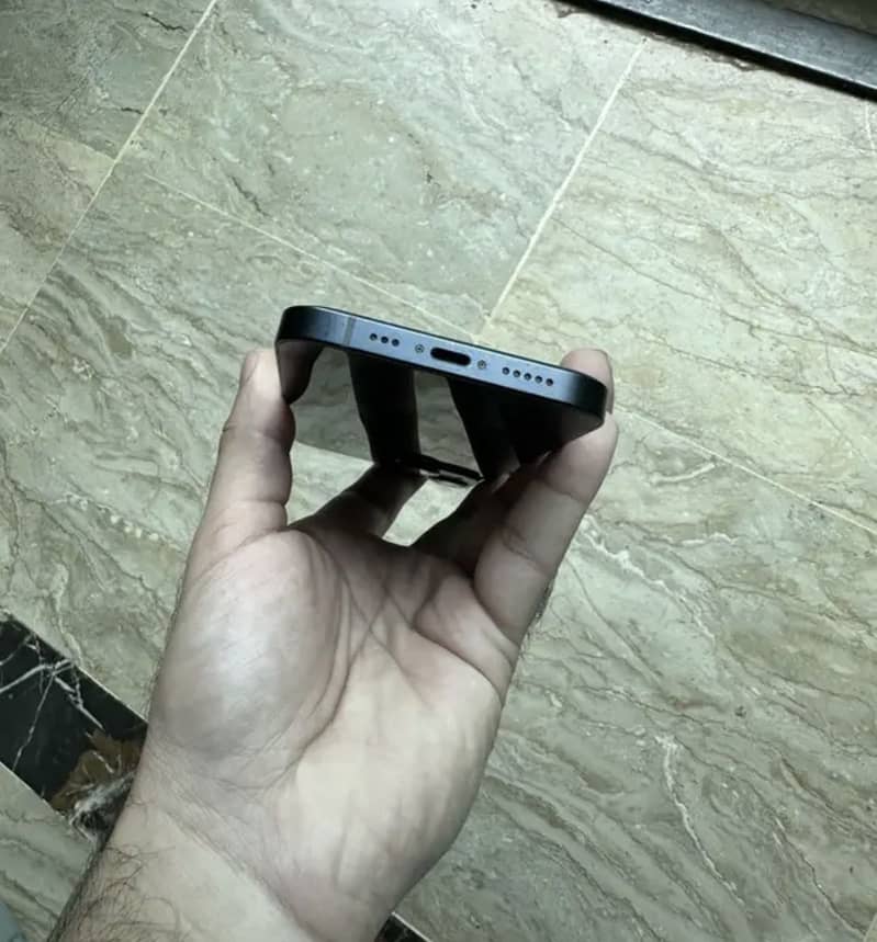 Apple iPhone 13 4