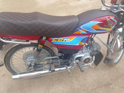EK HATH KE CHALE GAYE GADI BILKUL OKAY HAI 6 PULY KA TYRE LAGA HUA HAI
