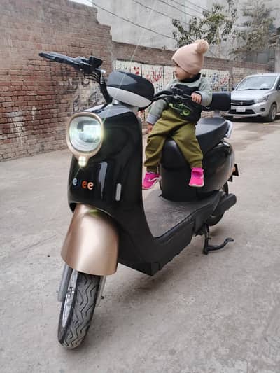 Evee Nisa Electric Scooty | Excellent Condition | Long Battery Backup