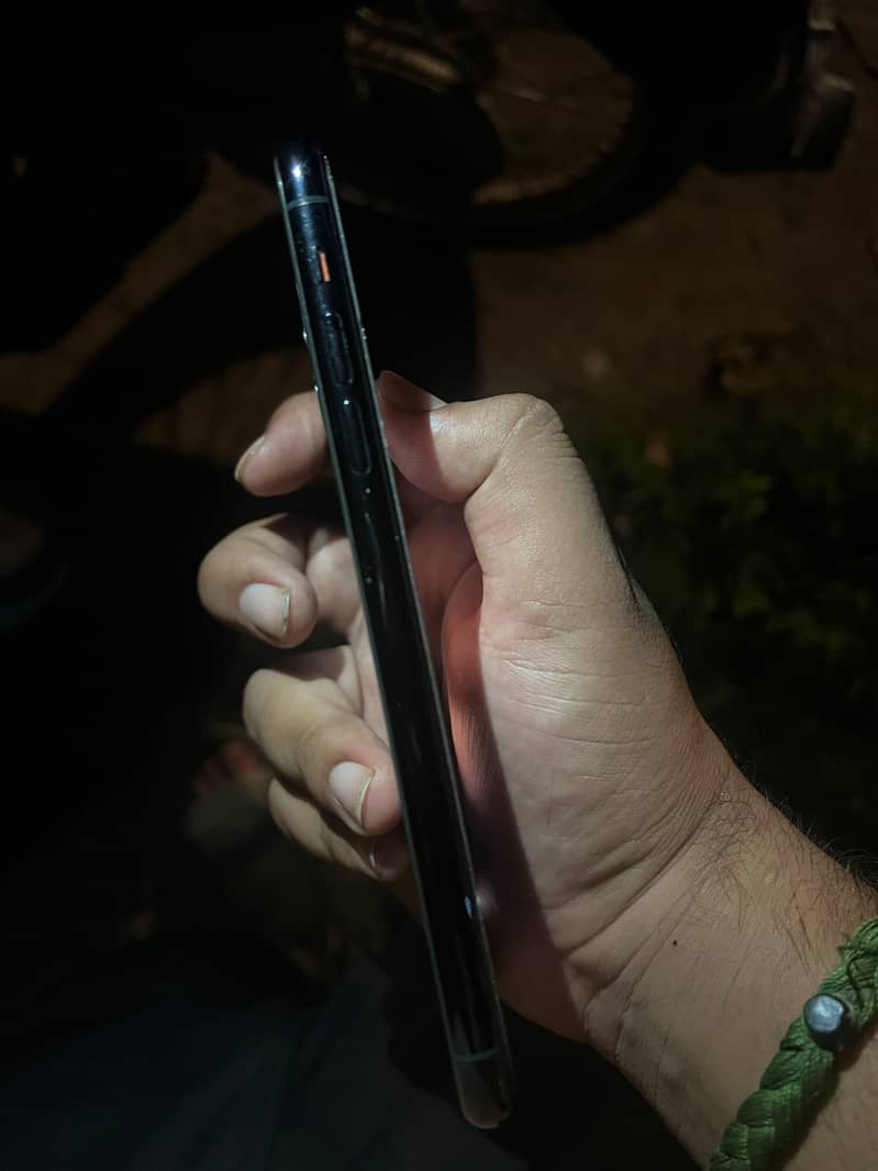 Apple iPhone 11 Pro Max 4