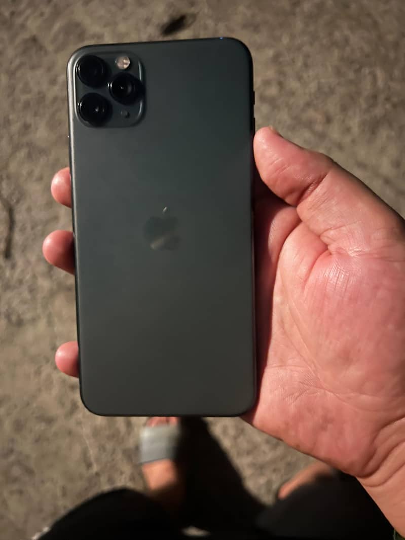 Apple iPhone 11 Pro Max 12