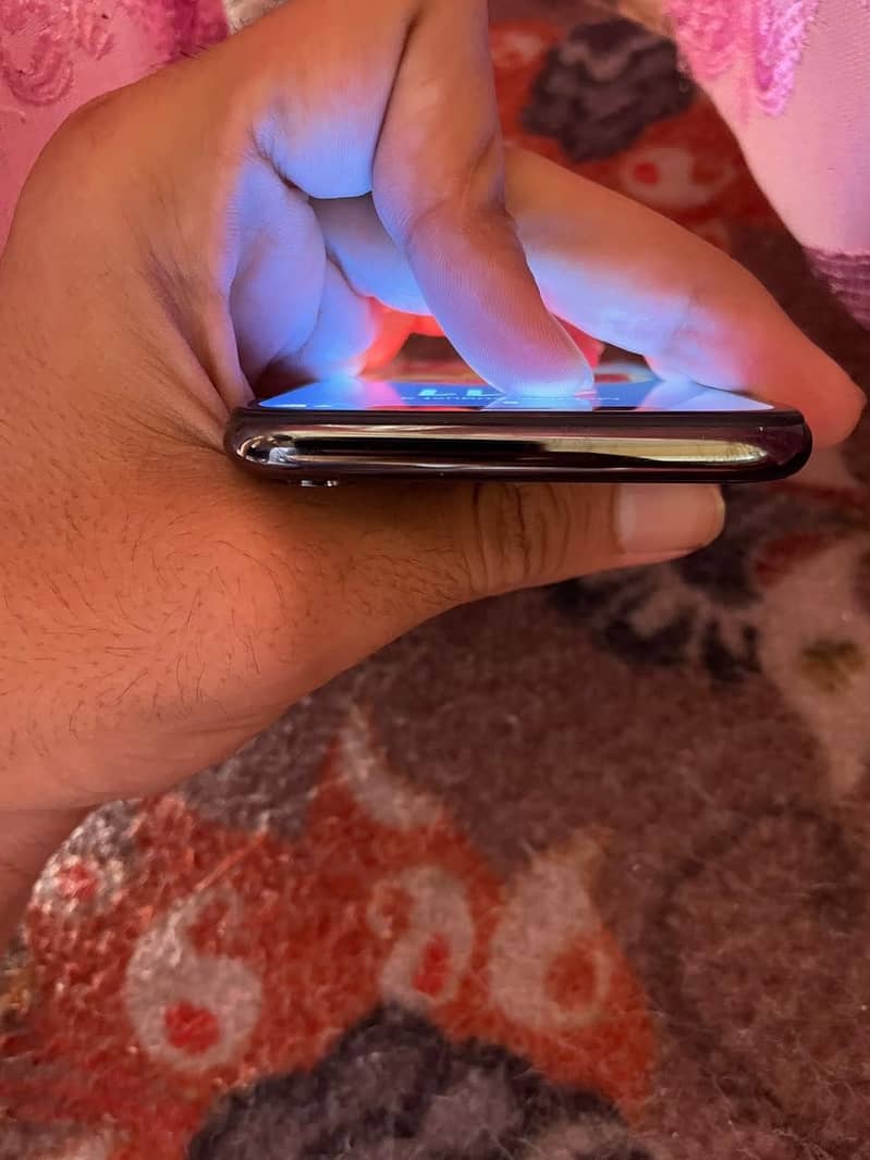 Apple iPhone X 3