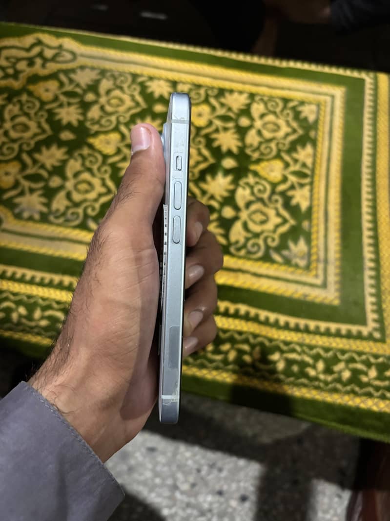 Apple iPhone 15 2