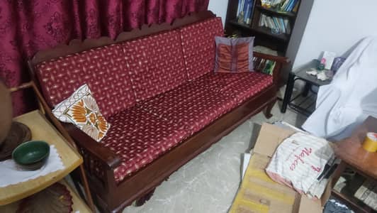 5 Seater Sofa set in Sheesham wood on urgent sale