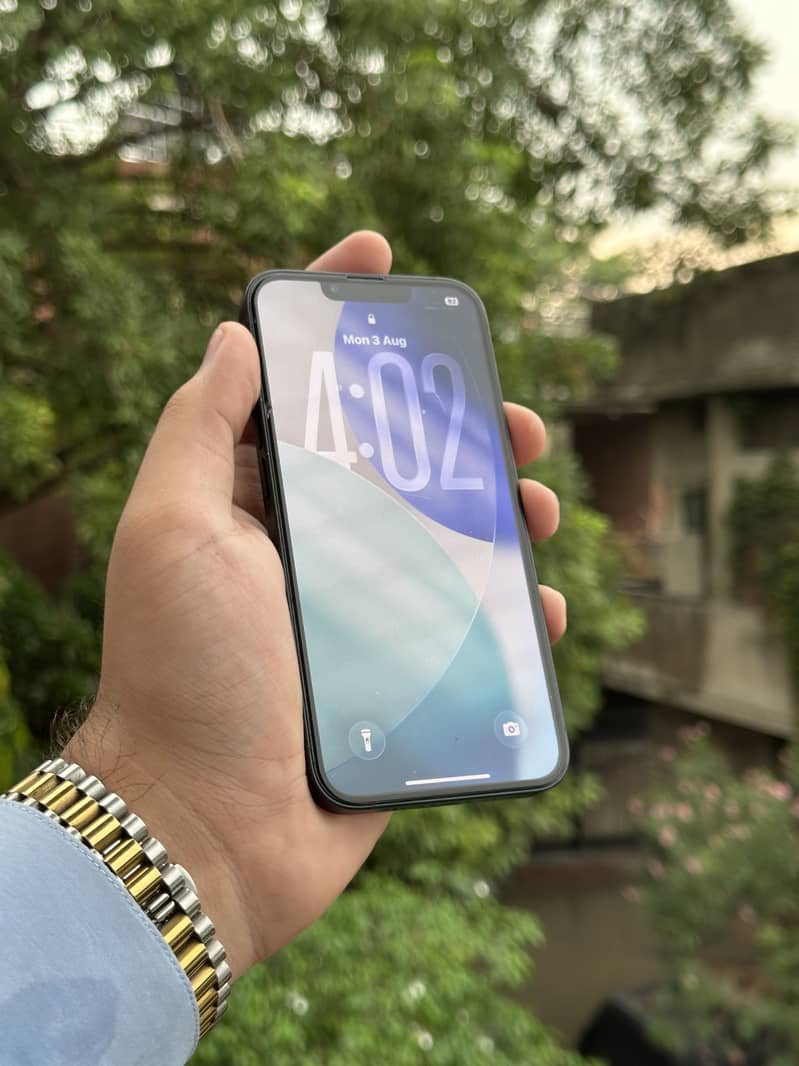 Apple iPhone 13 0