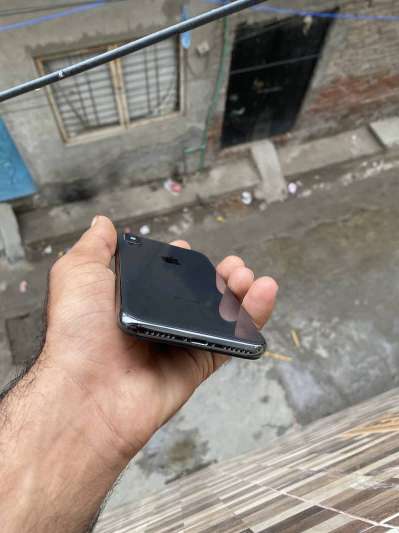 Apple iPhone X 4