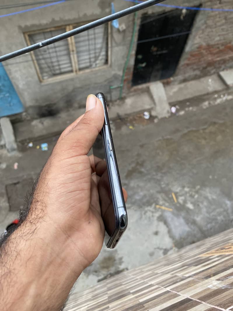 Apple iPhone X 5