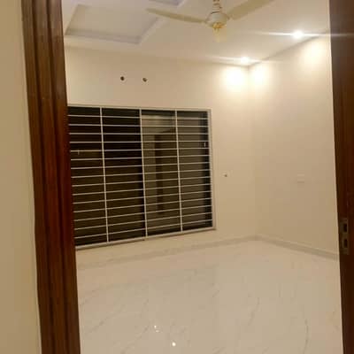 10 Marla House Just Like Brand New for Rent in Overseas B, Bahria Town Lahore
