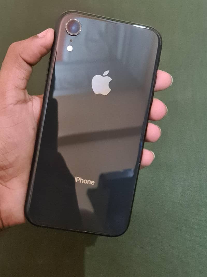 iPhone XR 4