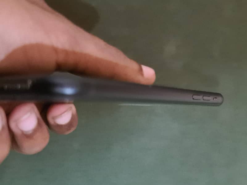 iPhone XR 7