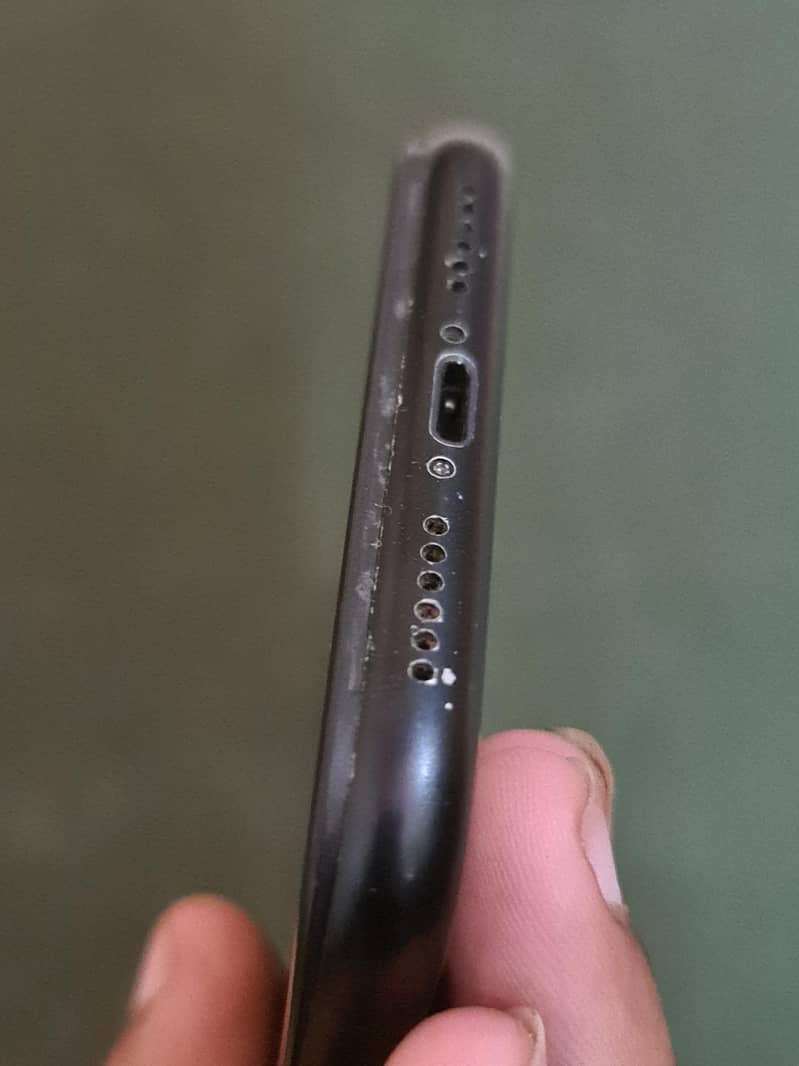iPhone XR 9