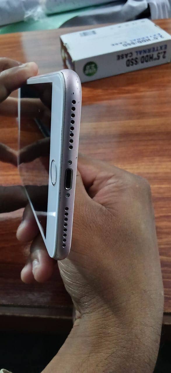 Apple iPhone 7 Plus 4
