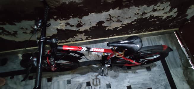 SK BYCYCLE BIG SIZE RED  AND BLACK. COLOR ONLY 5 MONTH USED 10/9