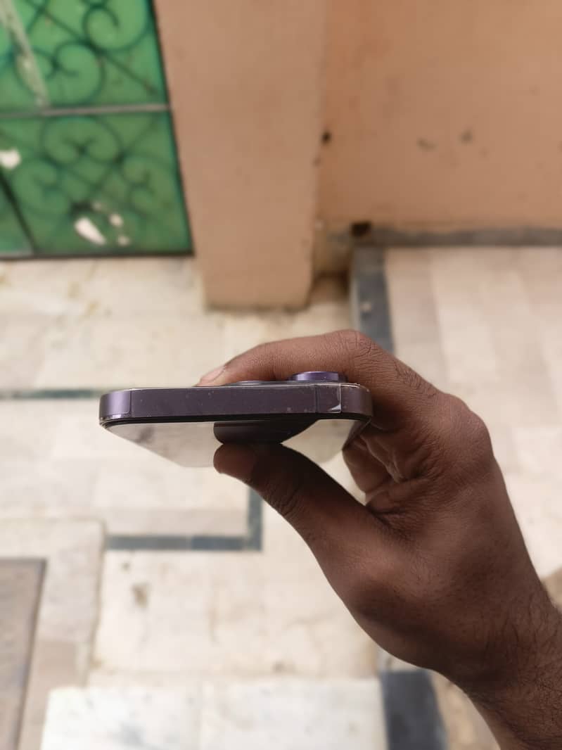 Apple iPhone 14 Pro 0