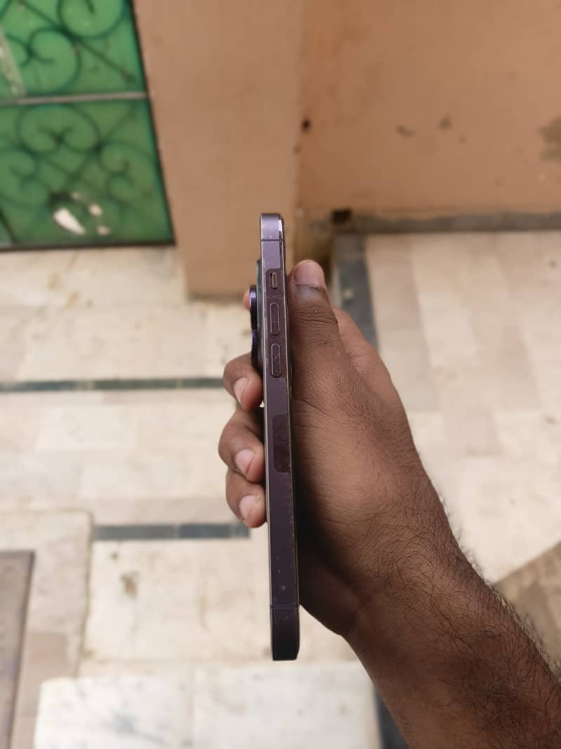 Apple iPhone 14 Pro 2