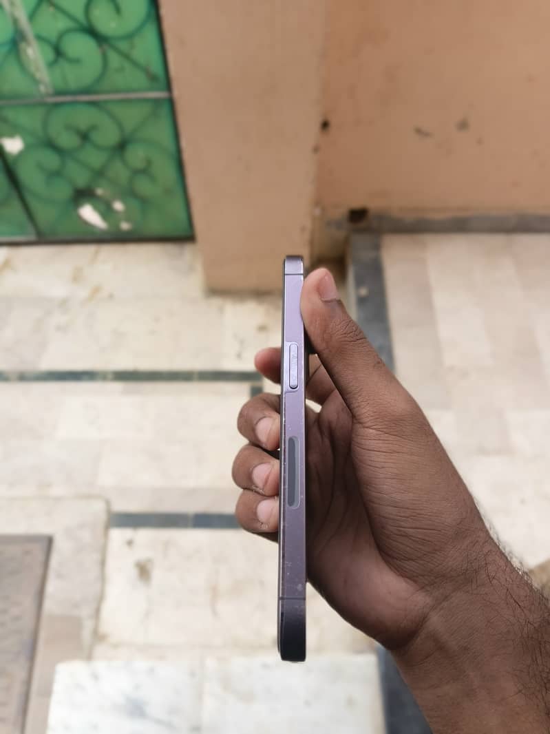 Apple iPhone 14 Pro 4