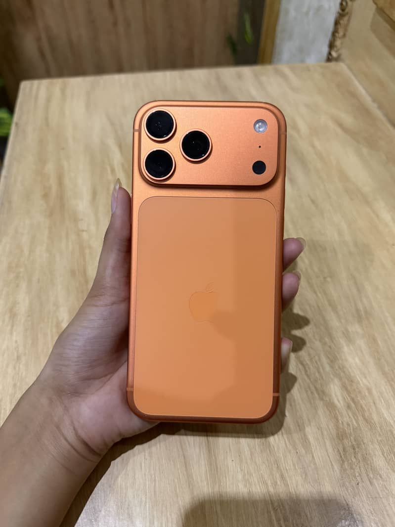 Apple iPhone 17 Pro Max 4